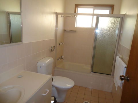 Dalmeny Shores - Kalgoorlie Accommodation 6