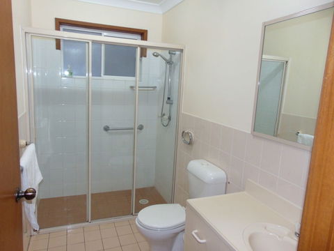 Dalmeny Shores - Kalgoorlie Accommodation 4