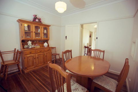 King Cottage - Kalgoorlie Accommodation 3