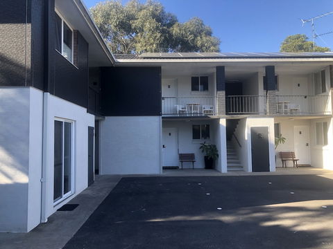 The Lodge Broulee - Kalgoorlie Accommodation 0