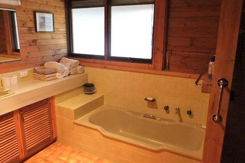 Gunyah Valley Retreat - Kalgoorlie Accommodation 3