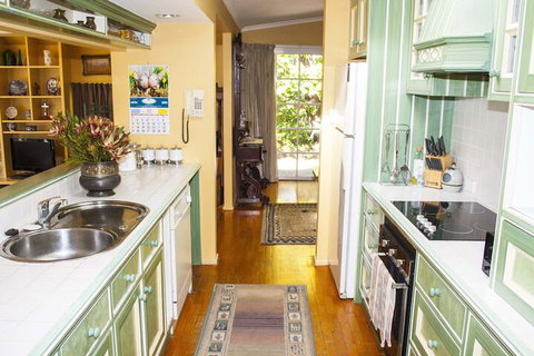 Bygone Beautys Cottages - Bronte Cottage - Kalgoorlie Accommodation 2