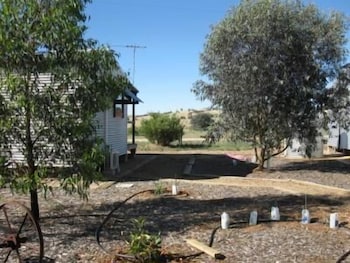Stone Hut Cottage - Kalgoorlie Accommodation 4