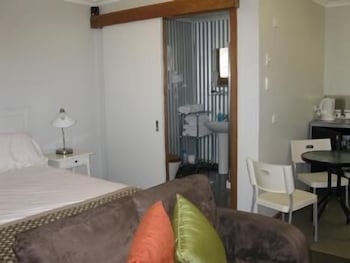 Stone Hut Cottage - Kalgoorlie Accommodation 0