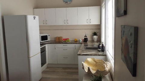 SHELLHARBOUR BEACH COTTAGE 1 Minute Walk To Beach Flags In Summer - Kalgoorlie Accommodation 3