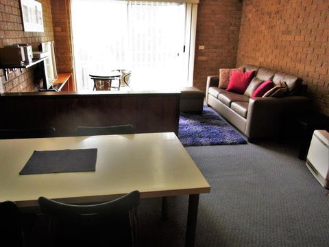 A Furnished Townhouse In Goulburn - Kalgoorlie Accommodation 5
