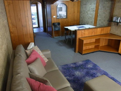 A Furnished Townhouse In Goulburn - Kalgoorlie Accommodation 4