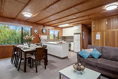 Renmark River Villas & Boats & Bedzzz - Kalgoorlie Accommodation 1