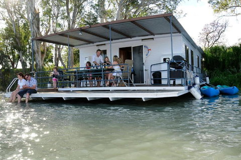 Renmark River Villas & Boats & Bedzzz - Kalgoorlie Accommodation 3