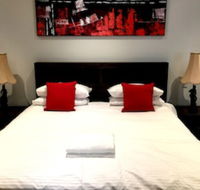 Deluxe Lake View House - Kalgoorlie Accommodation