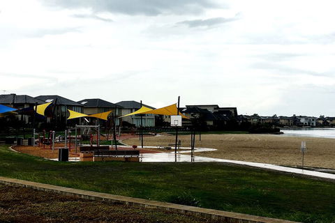 Deluxe Lake View House - Kalgoorlie Accommodation 5
