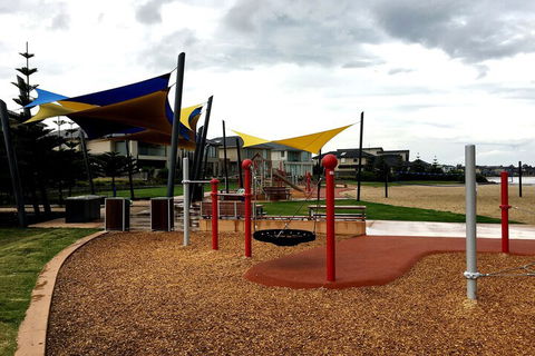 Deluxe Lake View House - Kalgoorlie Accommodation 6