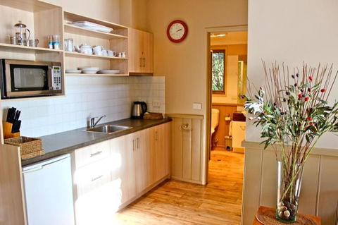Autumn Leaf Cottage 1 - Kalgoorlie Accommodation 4