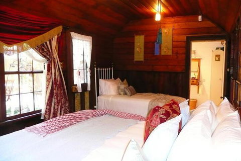 Madam Saddler On Fraser Clunes - Kalgoorlie Accommodation 3