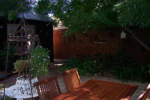 Madam Saddler On Fraser Clunes - Kalgoorlie Accommodation 2