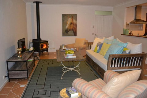 Clerevale Vacation Home - Kalgoorlie Accommodation 3