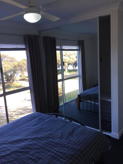 Falcon Bay 4x4 Townhouse - Kalgoorlie Accommodation 4