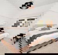 Newcastle Executive Homes - Cooks Hill Cottage - Kalgoorlie Accommodation