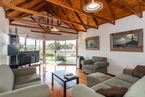 A River Bed Cottage - Kalgoorlie Accommodation 4