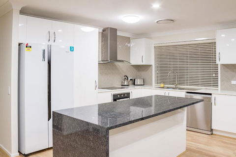 Brand New Executive Living - Kalgoorlie Accommodation 4