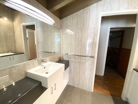 Crystal Brook - Kalgoorlie Accommodation 4