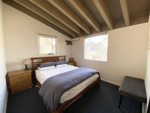 Crystal Brook - Kalgoorlie Accommodation 3