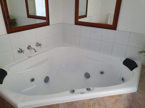 Chateau Bass - Kalgoorlie Accommodation 3