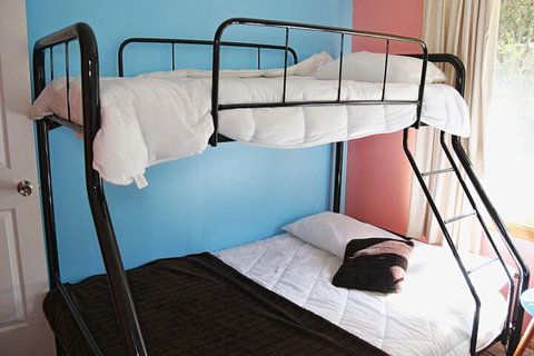 Freycinet Hideaway - Kalgoorlie Accommodation 4