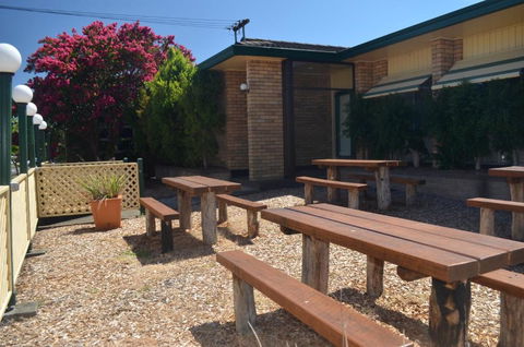 Tall Timbers Motel - Kalgoorlie Accommodation 4