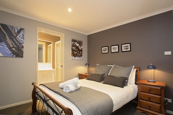 Acacia 2 - Luxurious Holiday Townhouse - Kalgoorlie Accommodation 0