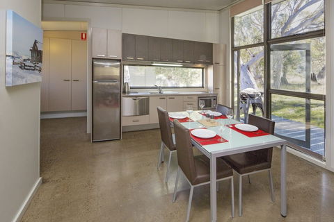Ecocrackenback 10 'Sustainable Chalet Close To The Slopes.' - Kalgoorlie Accommodation 5