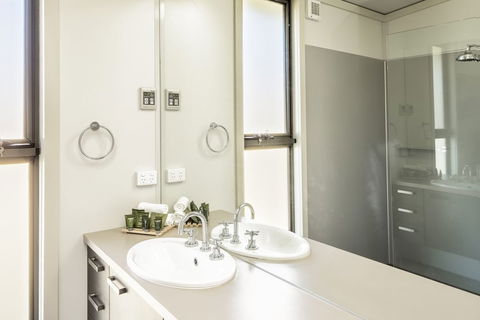 Ecocrackenback 13 'Sustainable Chalet Close To The Slopes.' - Kalgoorlie Accommodation 4