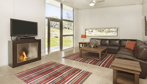 Ecocrackenback 13 'Sustainable Chalet Close To The Slopes.' - Kalgoorlie Accommodation 2