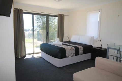 Poley Cow Studio - Kalgoorlie Accommodation 0