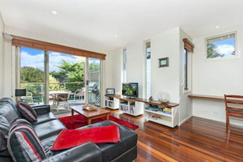 CASTWOOD VILLA No. 1 - Kalgoorlie Accommodation 0