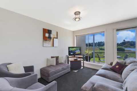 MOYNE VIEWS NO. 2 - Kalgoorlie Accommodation 0