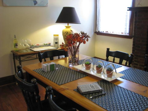 Art Deco Cottage - Kalgoorlie Accommodation 4