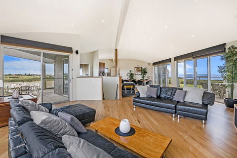 HEARNS BEACH HOUSE - Kalgoorlie Accommodation 1