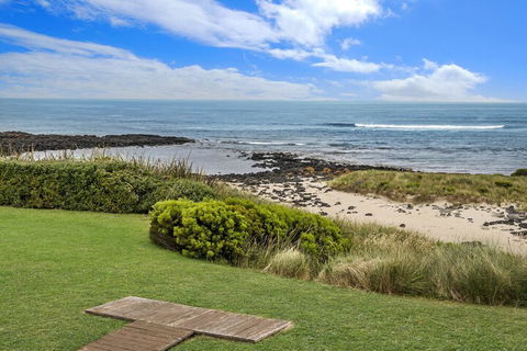 HEARNS BEACH HOUSE - Kalgoorlie Accommodation 2