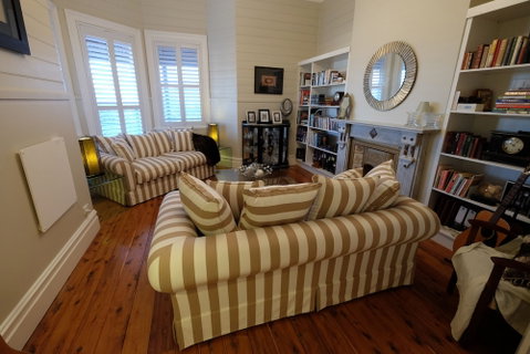 Courthouse Cottage - Kalgoorlie Accommodation 1