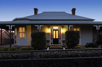 Courthouse Cottage - Kalgoorlie Accommodation 4