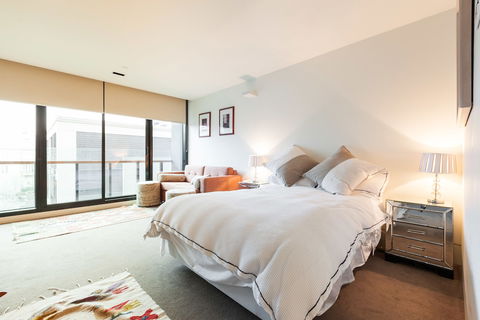 CELESTE, 1BDR East Melbourne Apartment - Kalgoorlie Accommodation 1