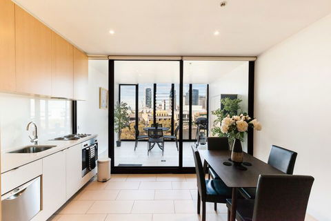 MILES, 1BDR Melbourne Apartment - Kalgoorlie Accommodation 2