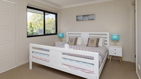 Khione 1 - Modern & Spacious With Views Towards Lake Jindabyne & The Mountains Beyond - Kalgoorlie Accommodation 0