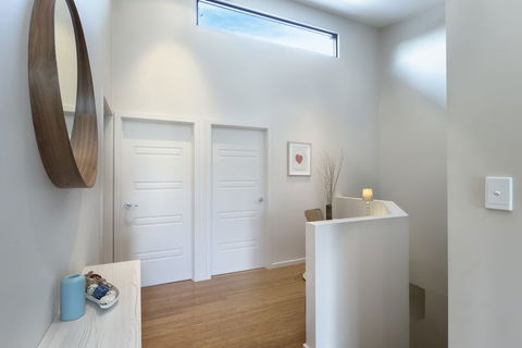 Khione 1 - Modern & Spacious With Views Towards Lake Jindabyne & The Mountains Beyond - Kalgoorlie Accommodation 5