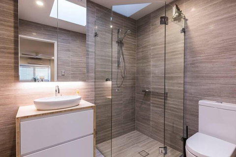 Executive 2 Storey Apartment With Pool - Kalgoorlie Accommodation 4