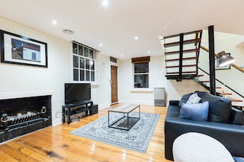 HELENA, 2BDR Fitzroy House - Kalgoorlie Accommodation 2