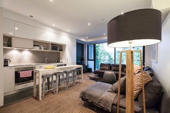 ZACH, 1BDR St.Kilda Apartment - Kalgoorlie Accommodation 1