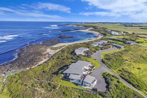 HEARNS BEACHSIDE VILLA 9 - Kalgoorlie Accommodation 0