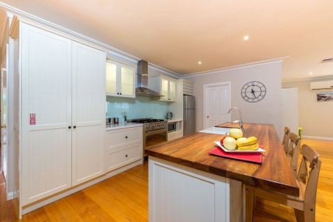 Lovely 5BR House Walk To Train And Shops - Kalgoorlie Accommodation 2